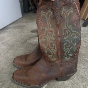 Brown Western Cowboy Boots with Embroidered Design